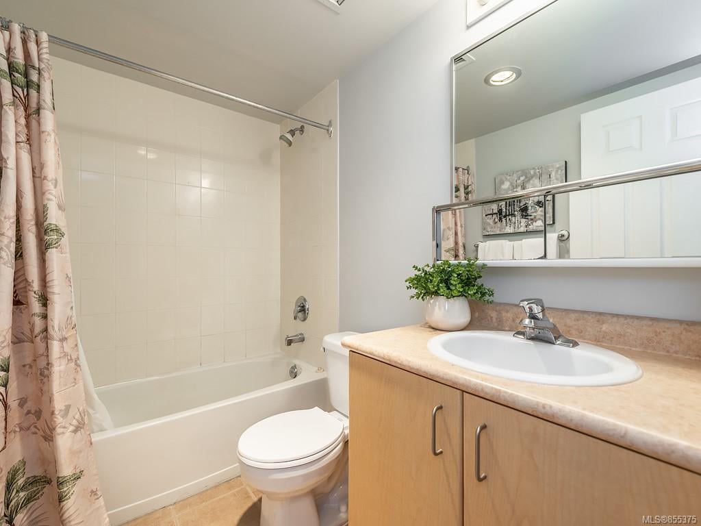 303-3225 Alder St