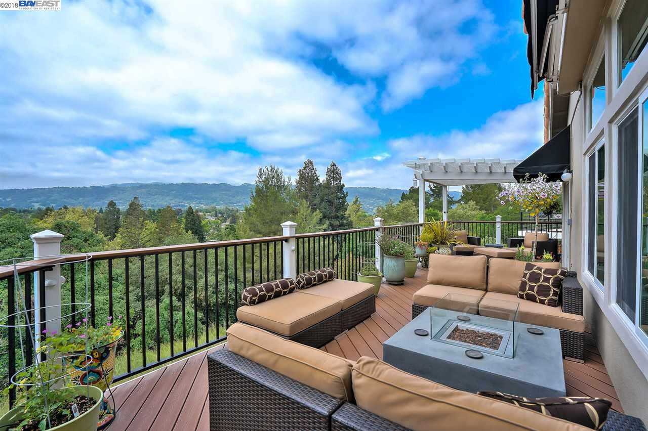677 Crystal Ct