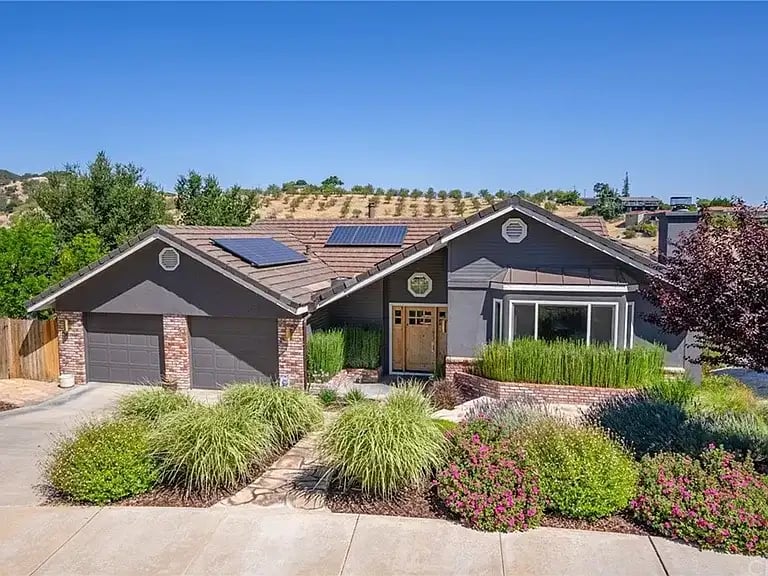 55 Hillcrest Dr