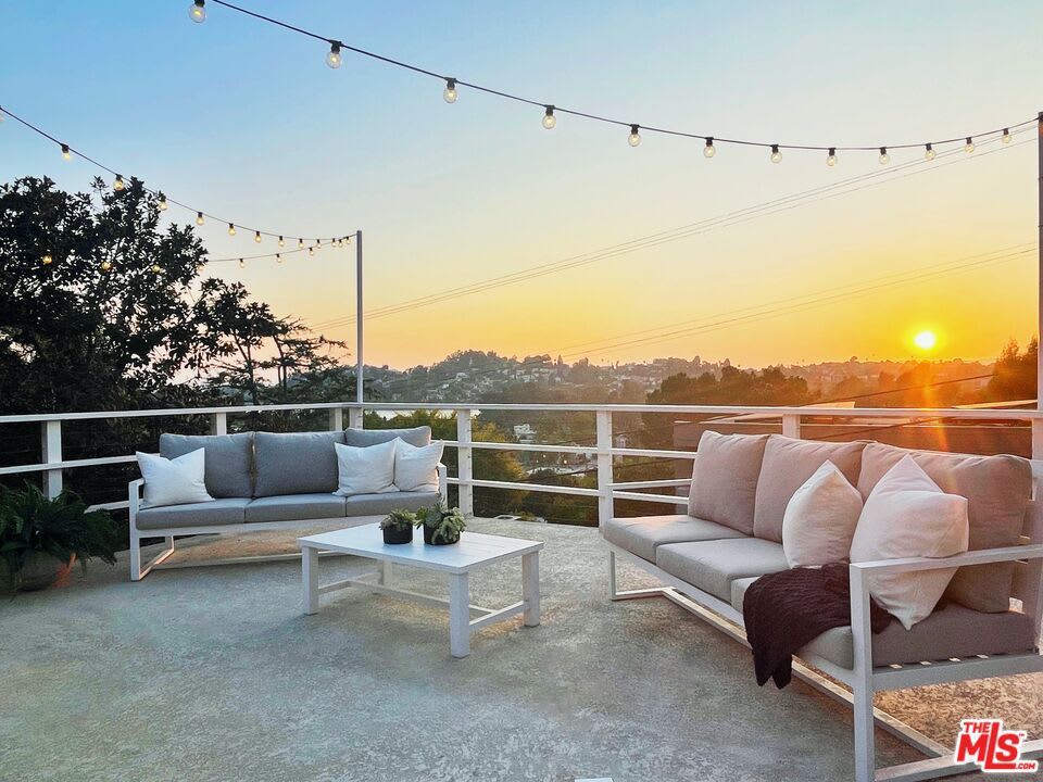 2456 Hidalgo Ave