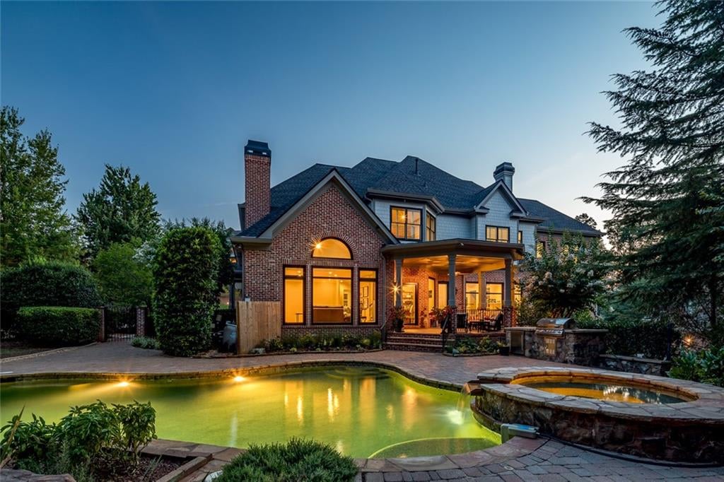 7795 Stables Dr