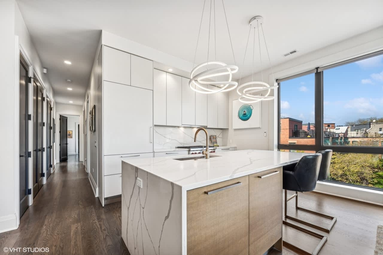 1110 W Schubert
