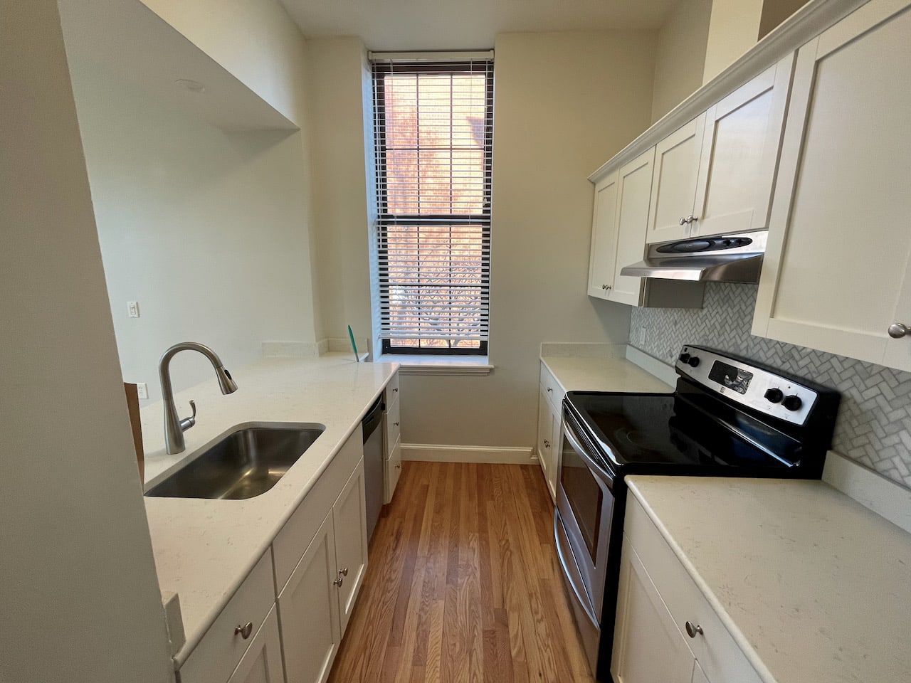 John Eliot Square - 2 Bed 1 Bath - w/ laundry, Pet Friendly, Parking and Common Roof Deck! 