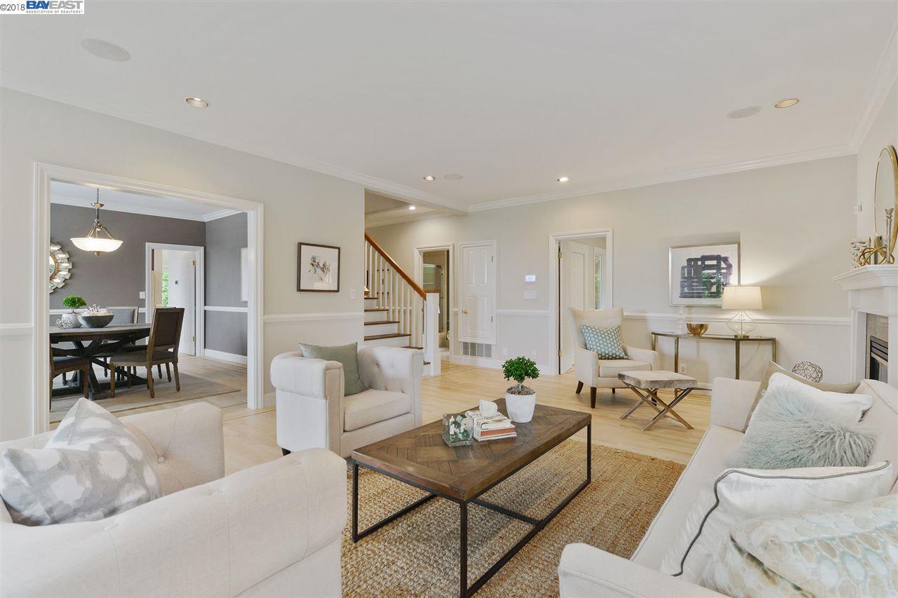 7093 Broadway Ter