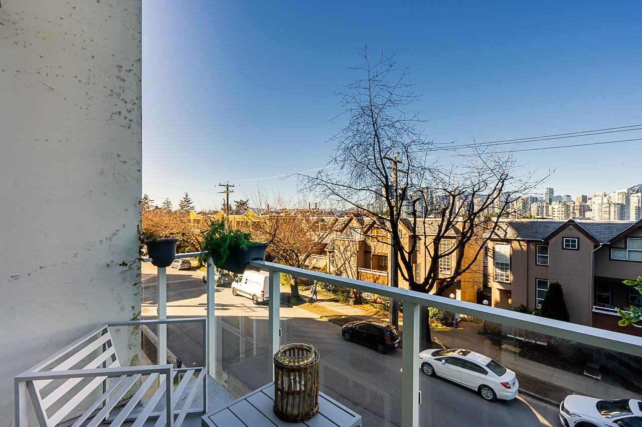 304-728 W 8th Ave