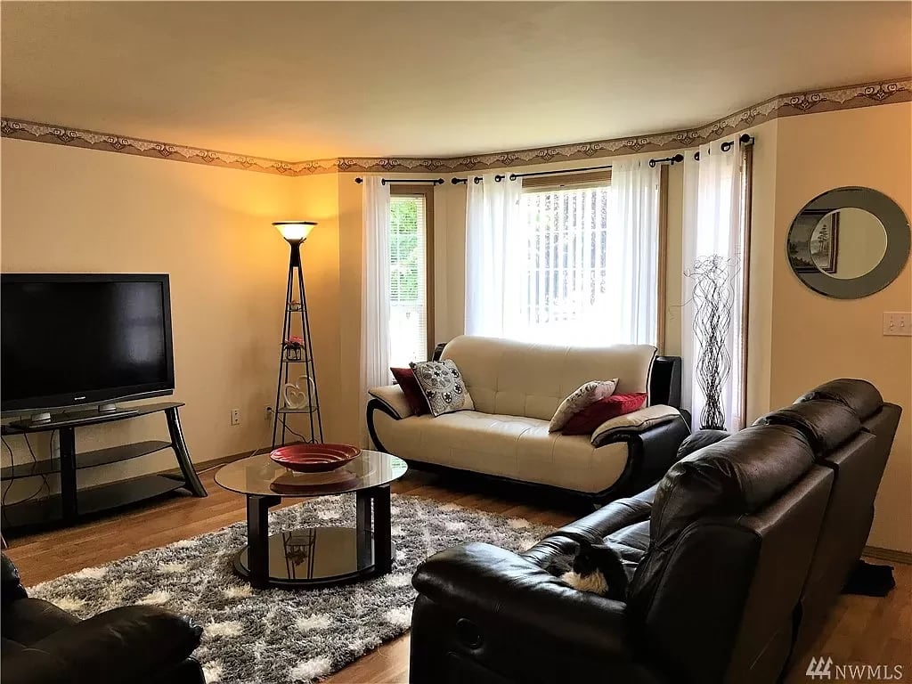 1202 35th Ct SE