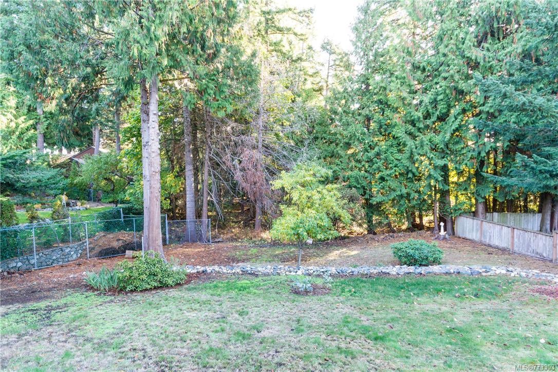 8733 Forest Park Dr, North Saanich