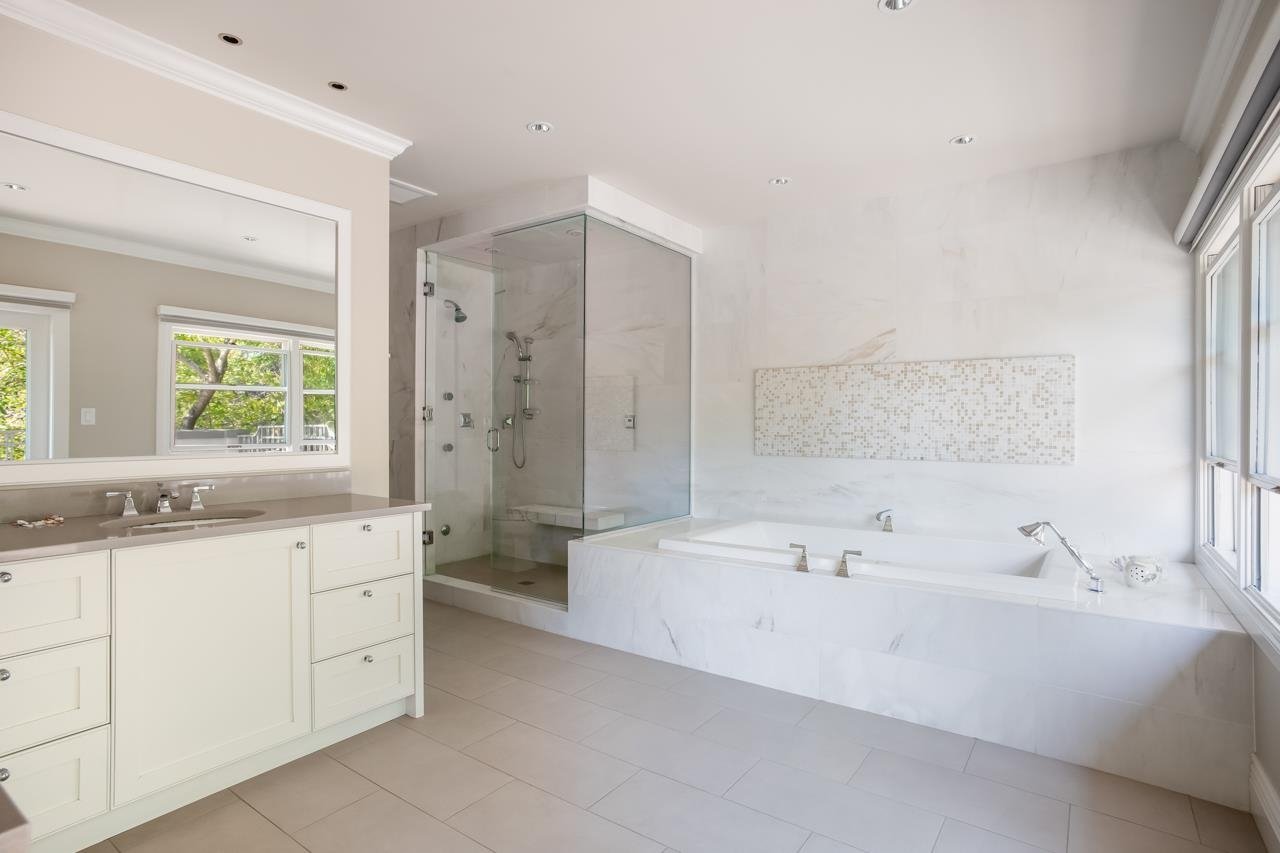 5560 Somerset Cres