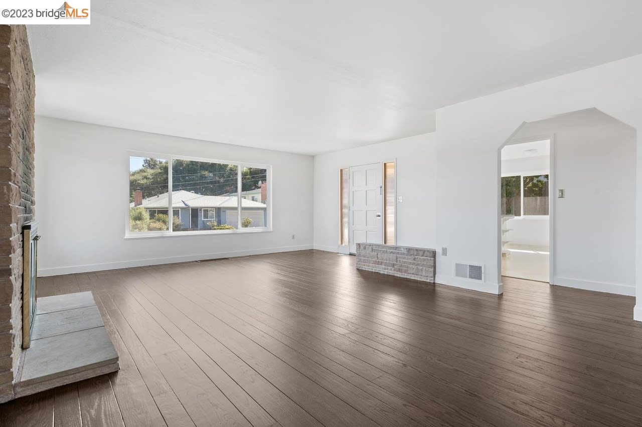 2454 San Carlos Ave