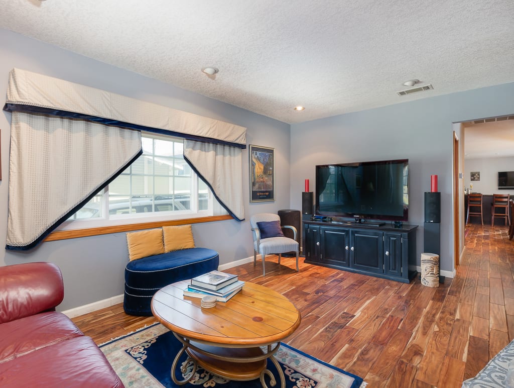 948 Loma Vista St
