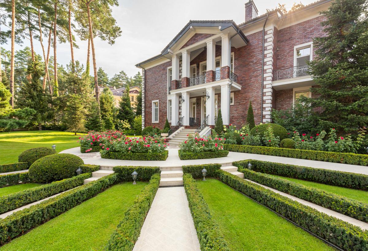 From Bland to Grand: Elevate Your Exterior Living Space
