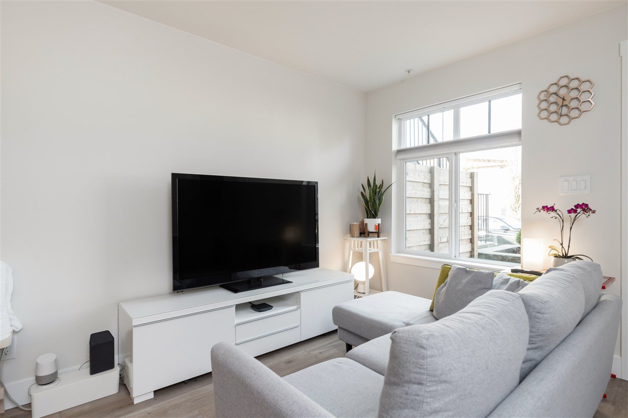 102-7180 Barnet Rd