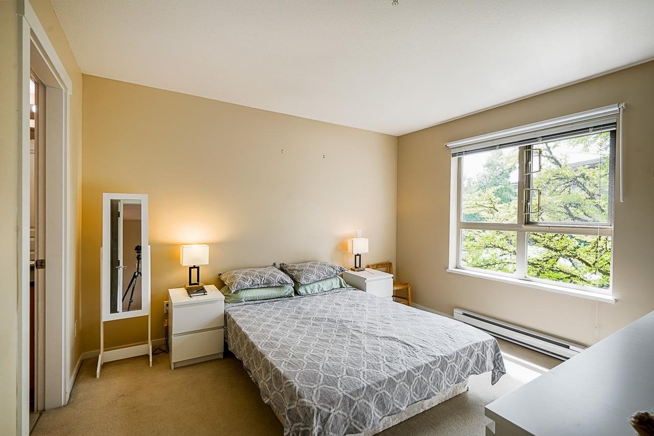 316-9319 University Cres