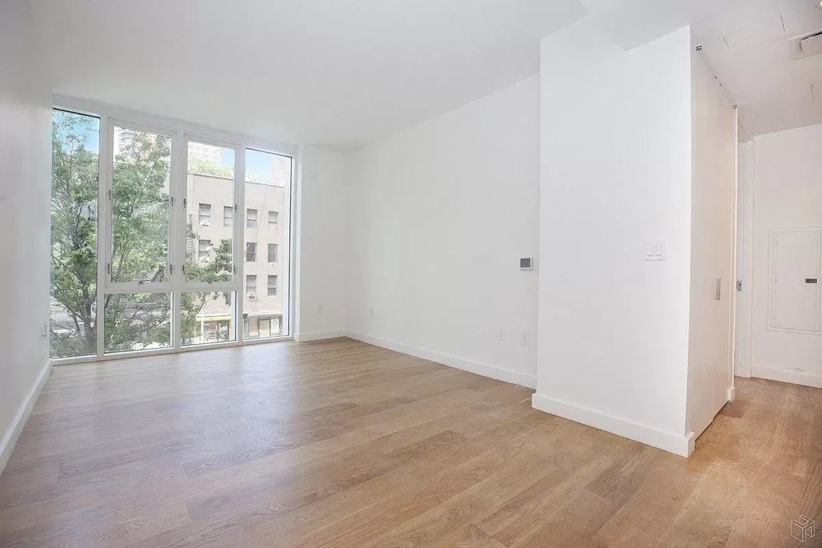 301 East 61st Street Unit: 2A