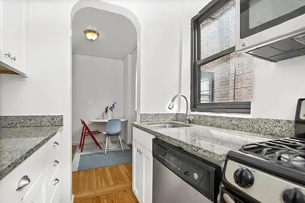 155 West 71st Street Unit: 6D