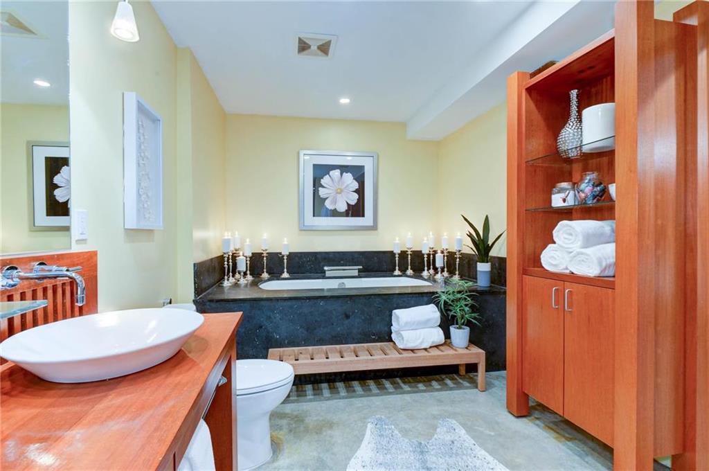 306 W 7th St Unit 304