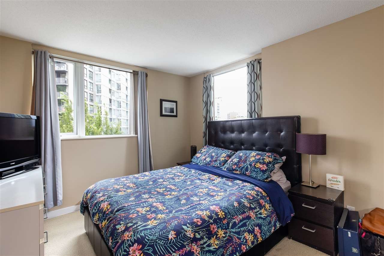 706-455 Beach Cres