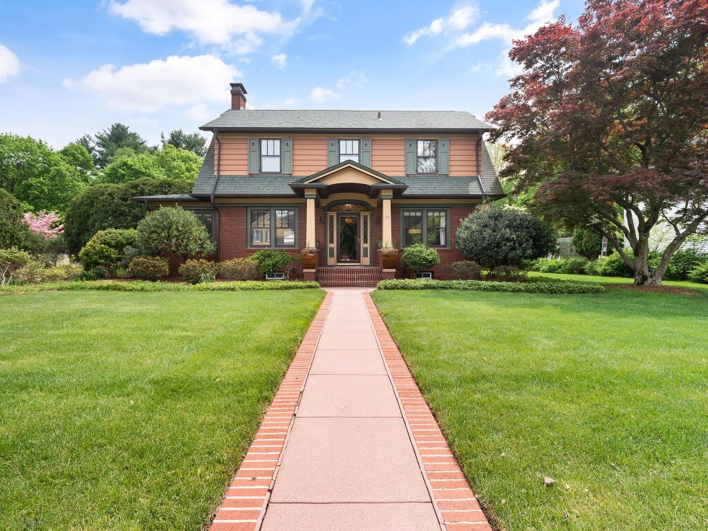 25 Pascack Rd