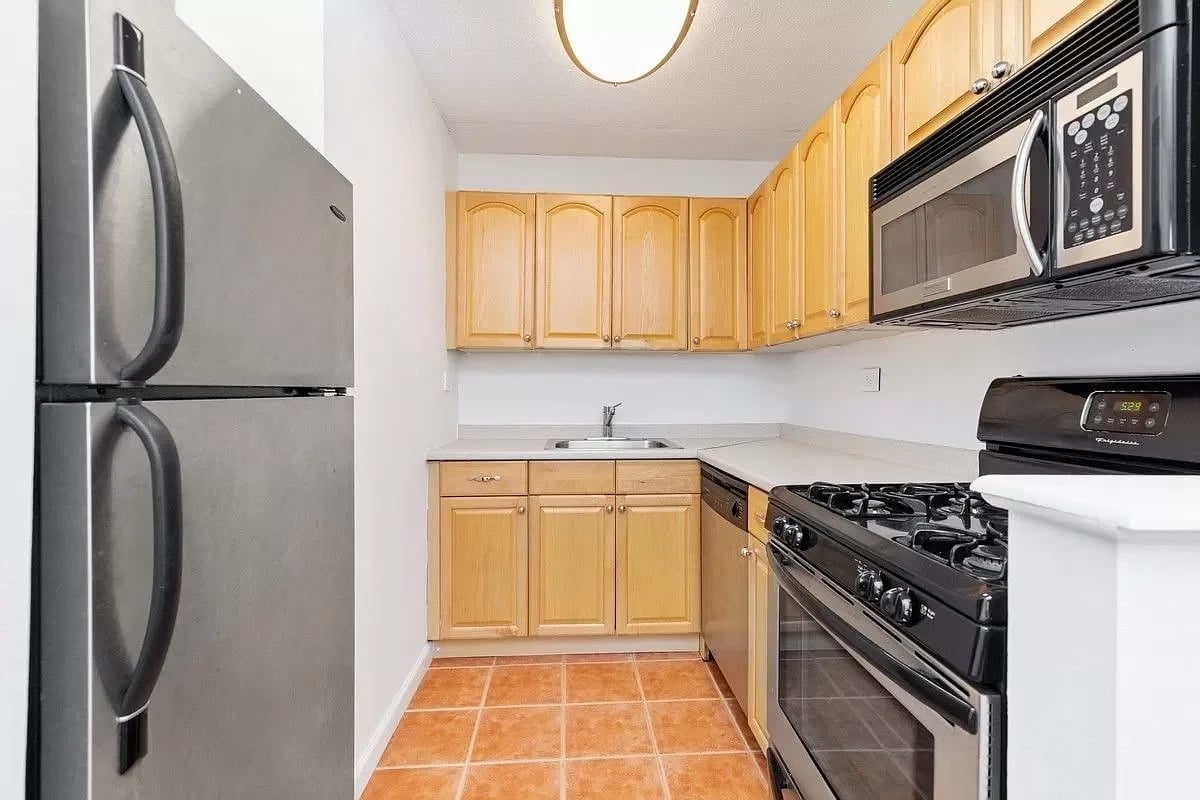 300 Cathedral Pkwy APT 15D