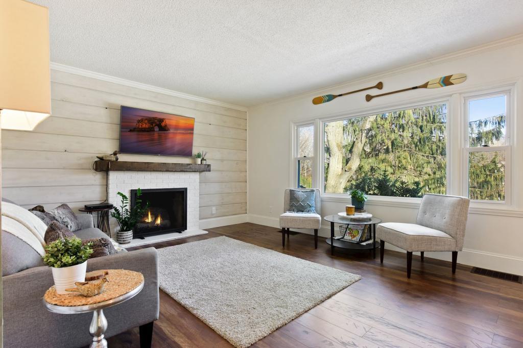 1115 Holly Ln