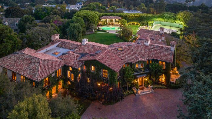 Inside Sugar Ray Leonard’s Serene Los Angeles Megamansion