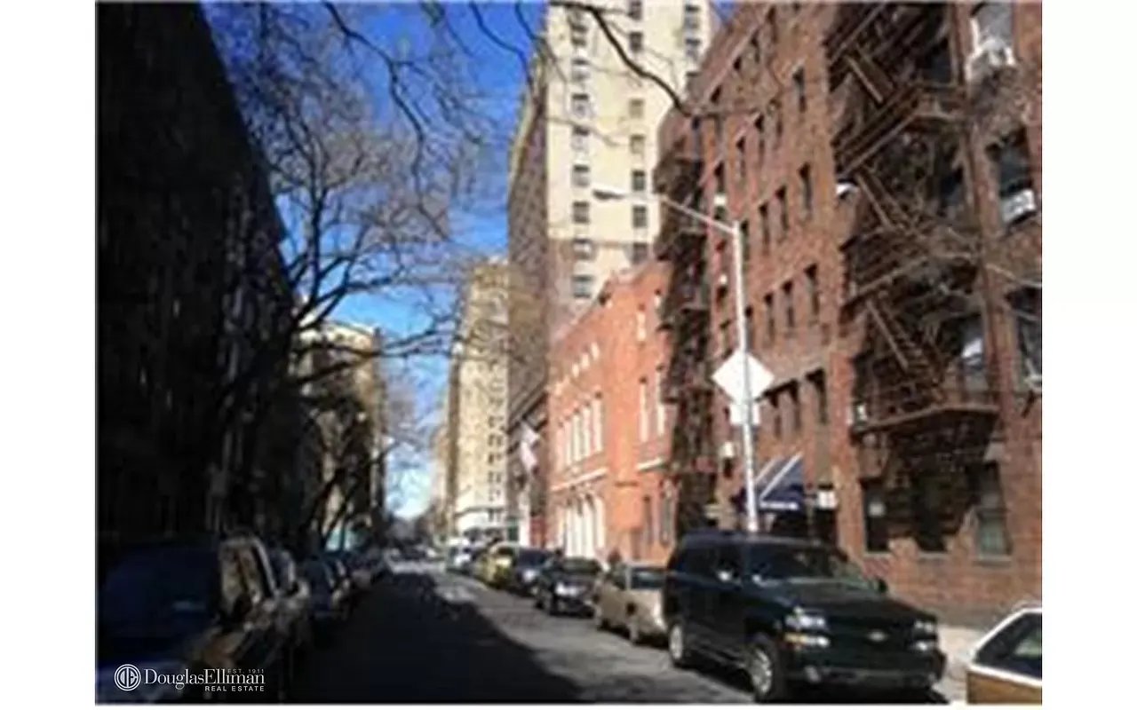 209 West 104th Street Unit: 3F