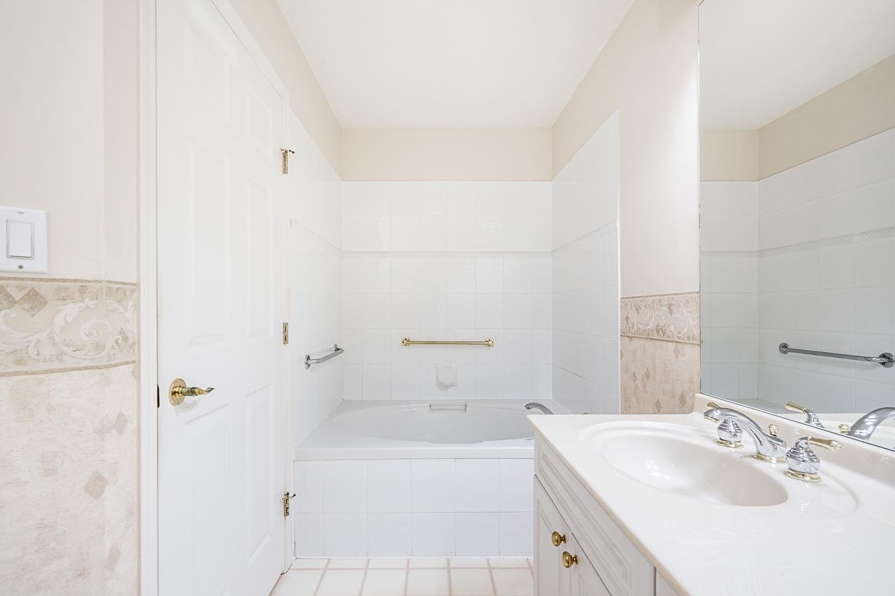 305-3098 Guildford Wy