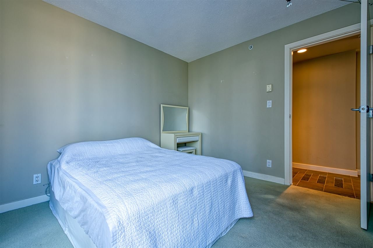 2207-583 Beach Cres