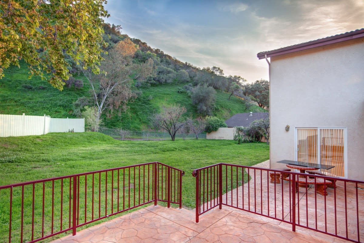 9424 La Tuna Canyon Rd, Sun Valley, CA