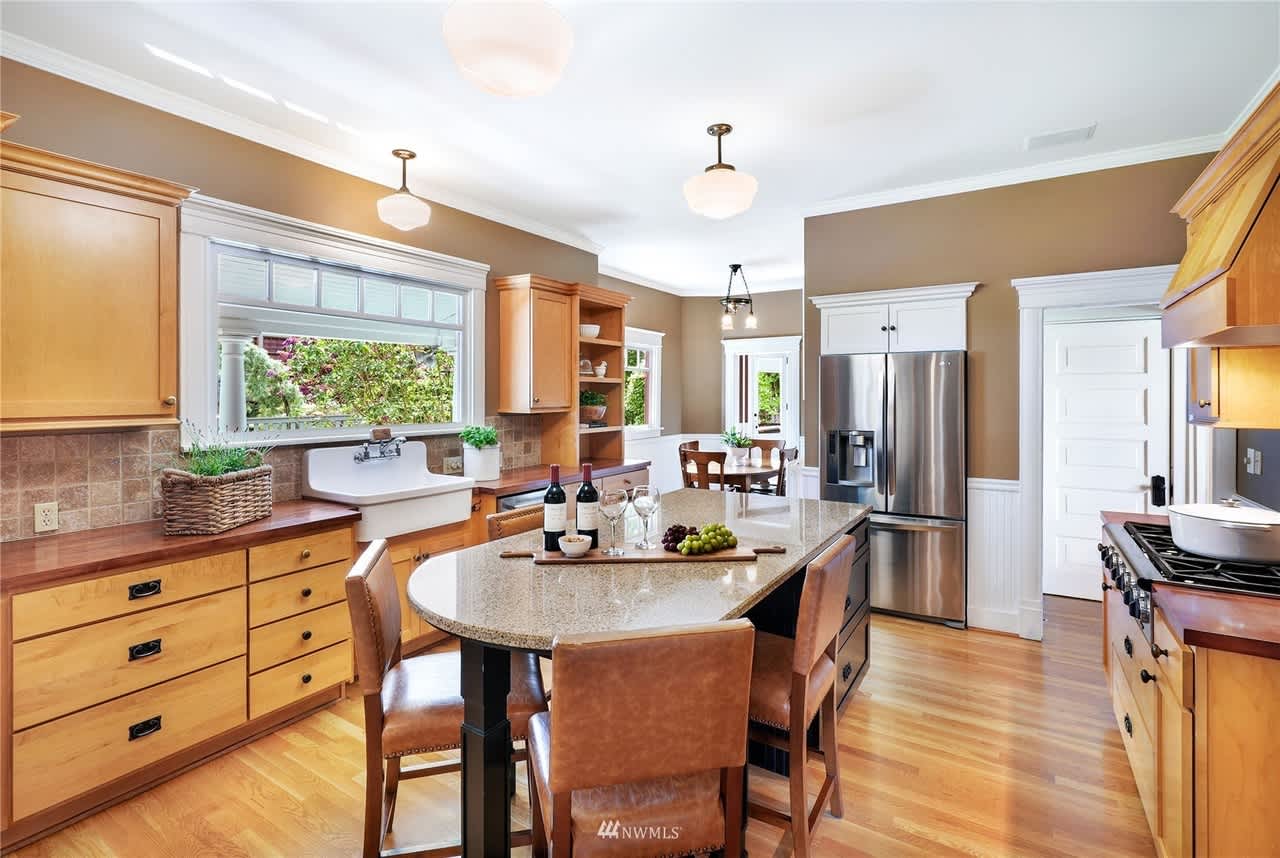 421 Ave B