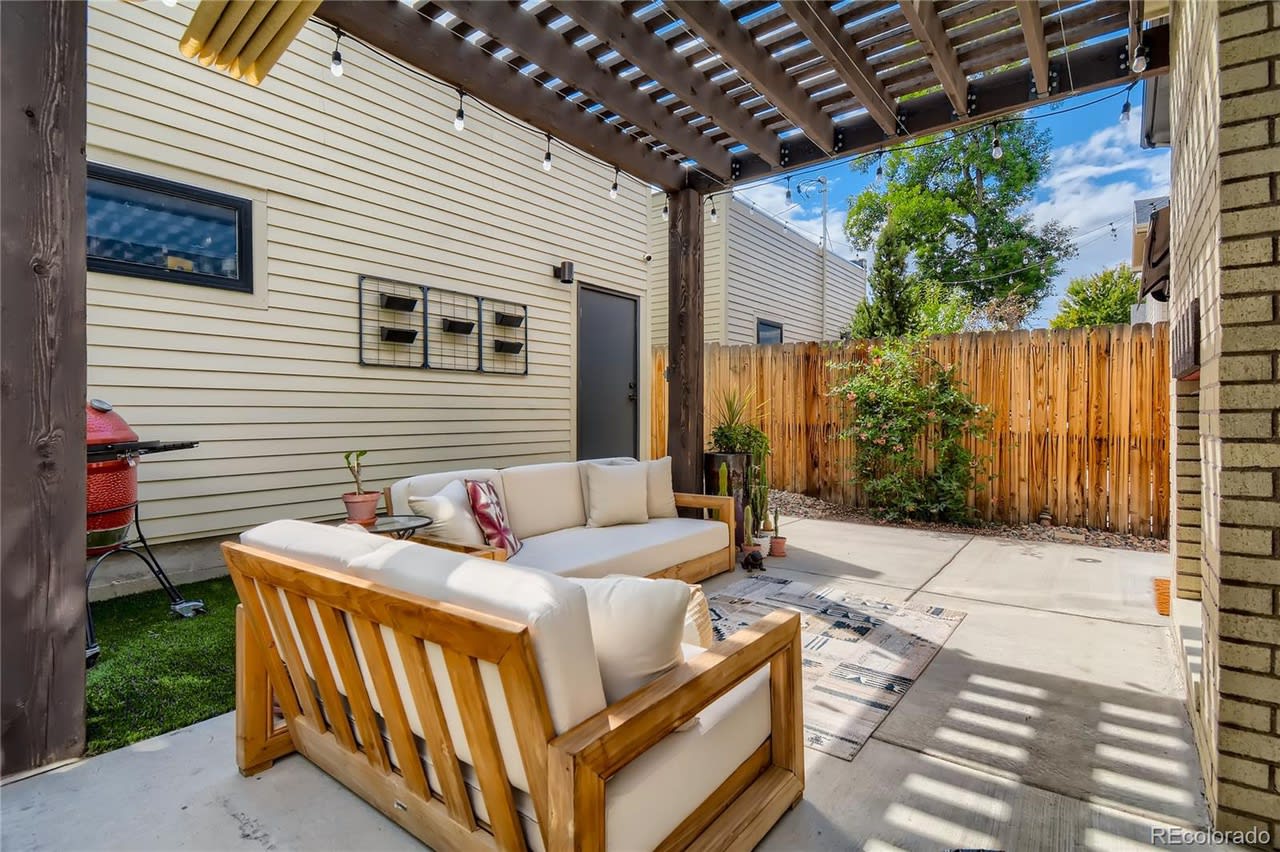 3346 W Hayward Pl
