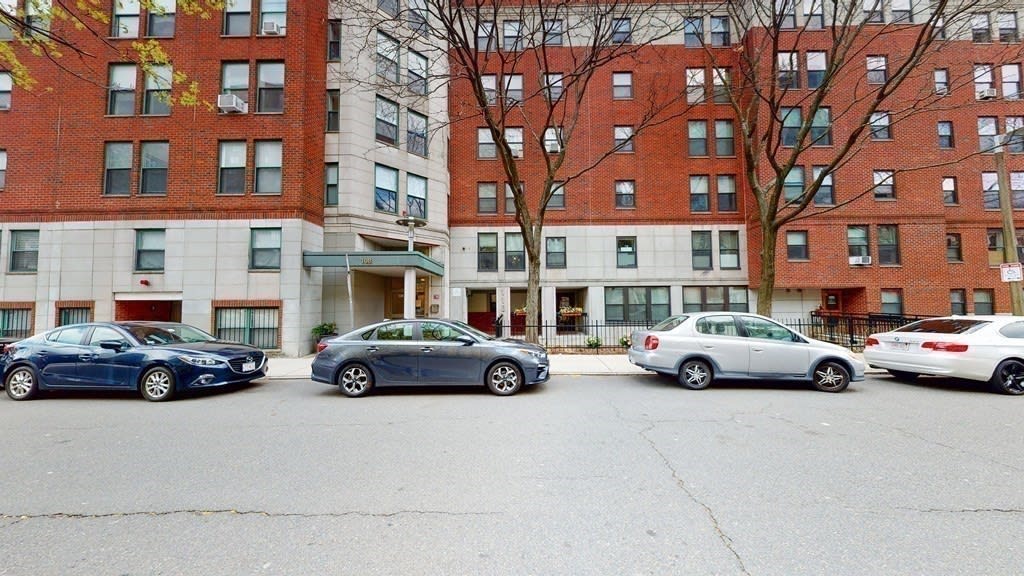 108 Peterborough St #3E