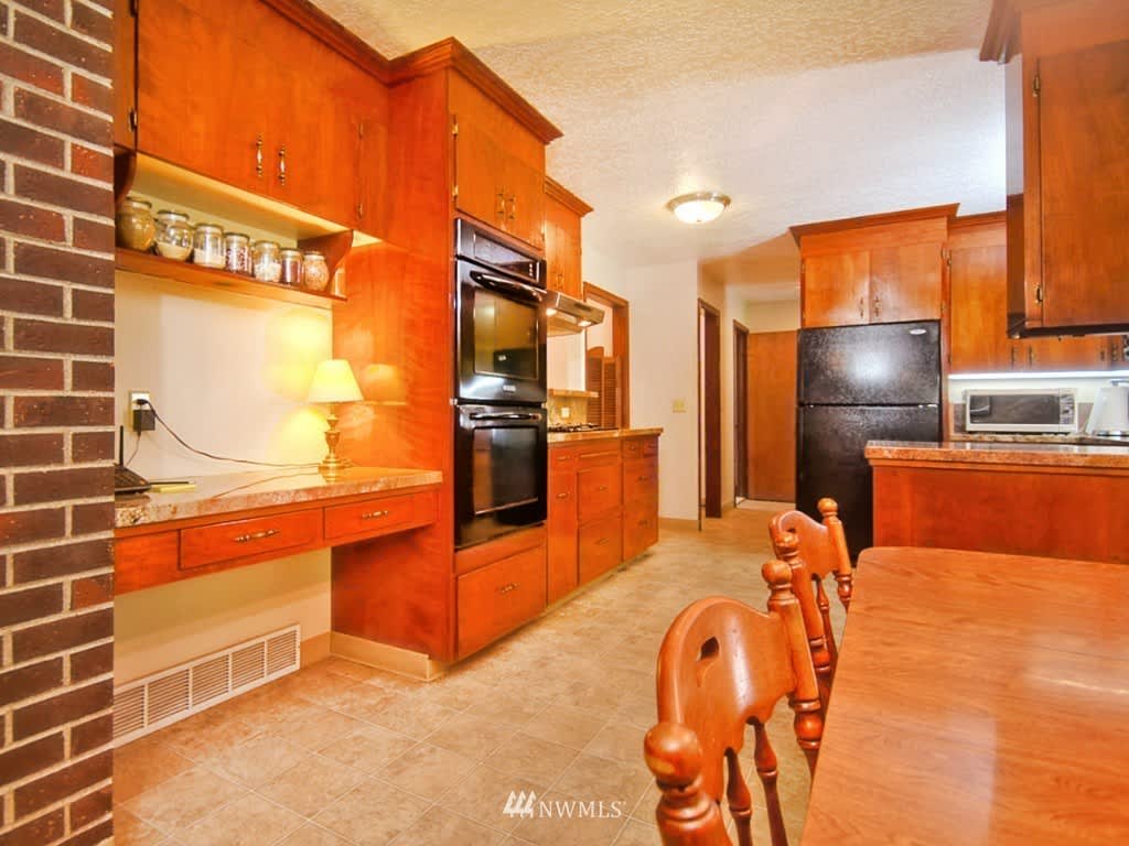 1023 NW 166th St