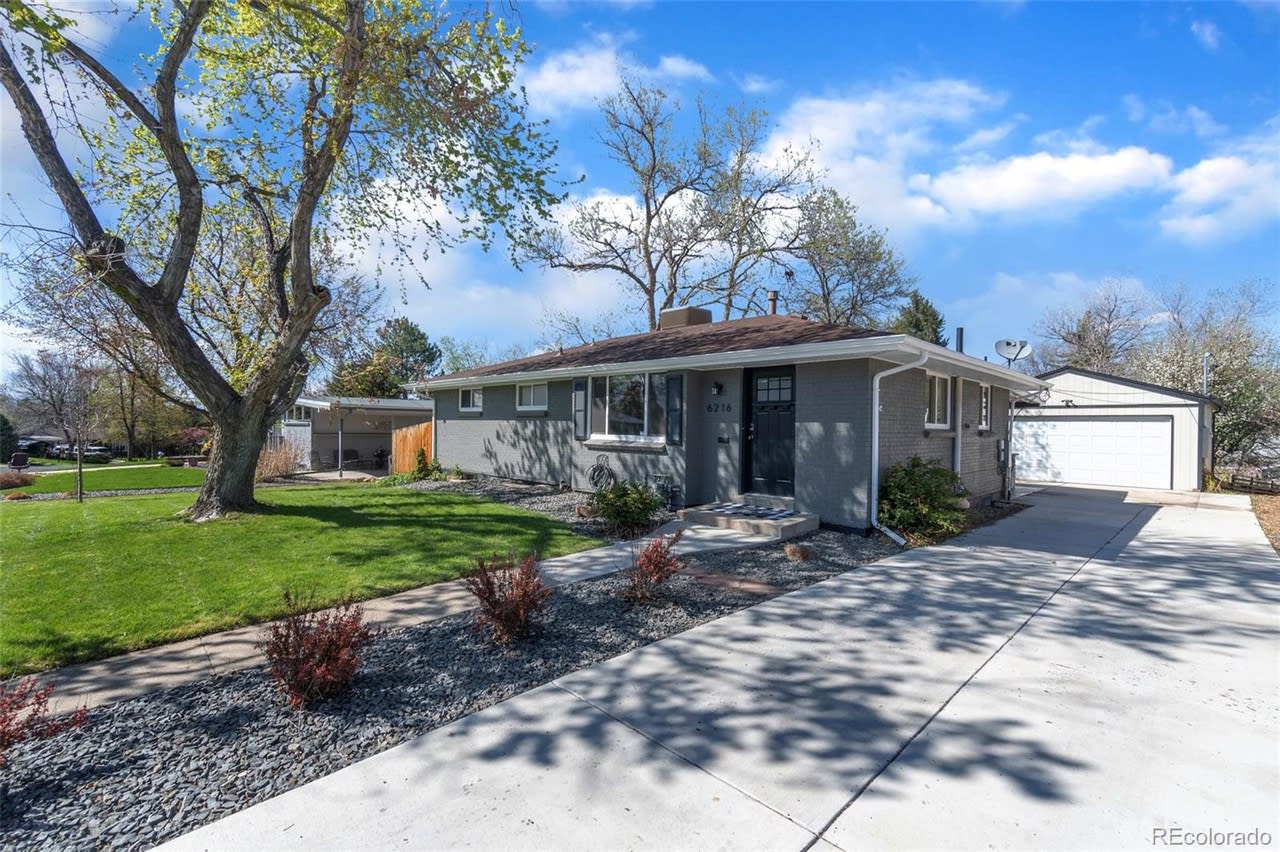 6216 S Josephine Wy