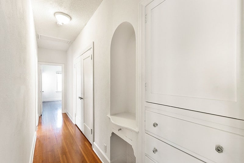 143 S Mansfield