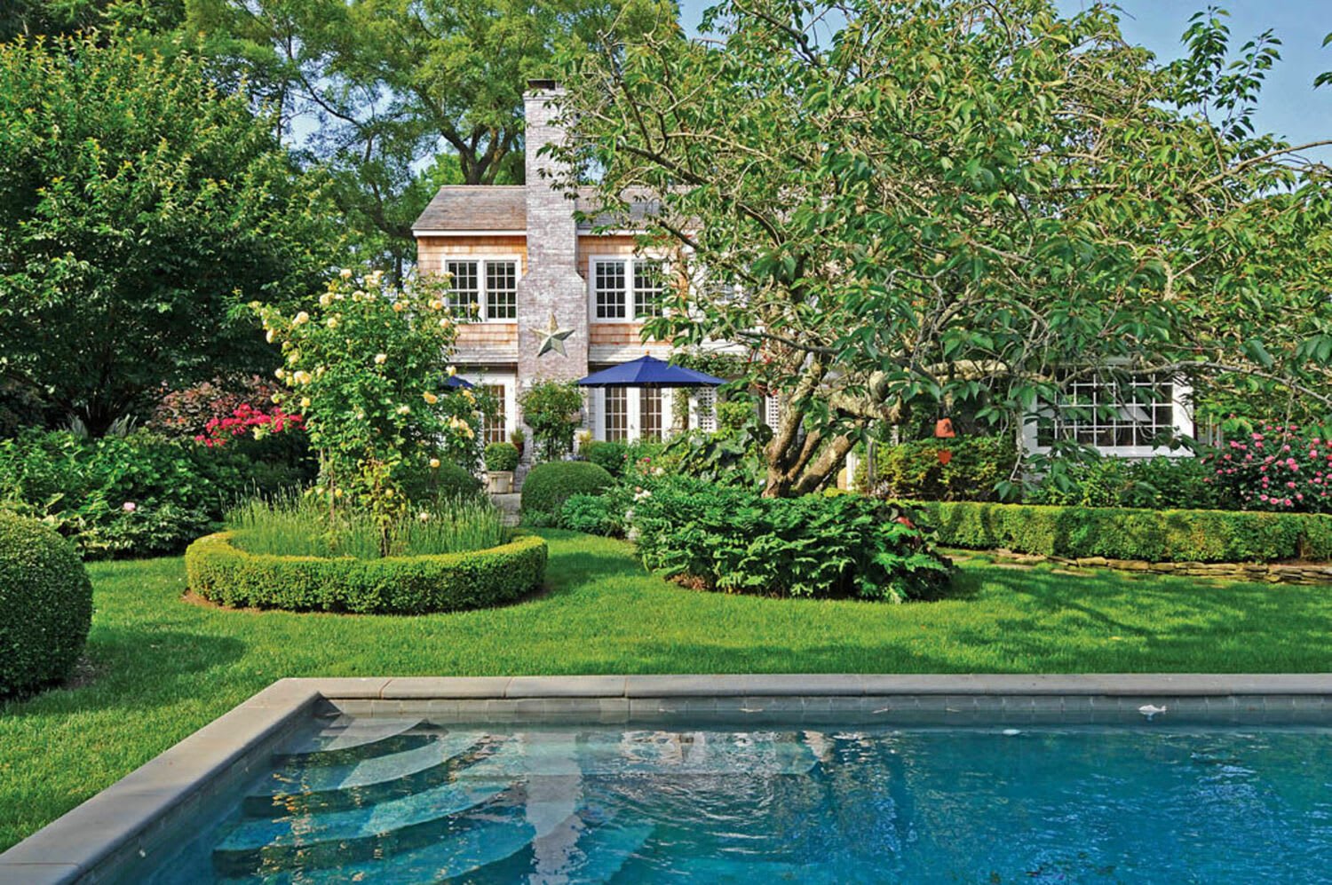 Secluded Summer Compound in Water Mill South