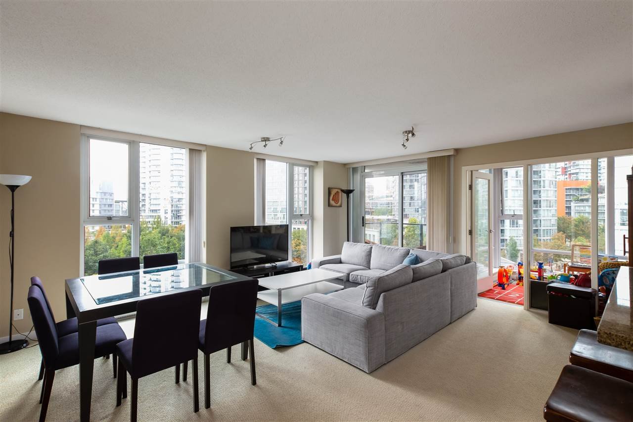706-455 Beach Cres