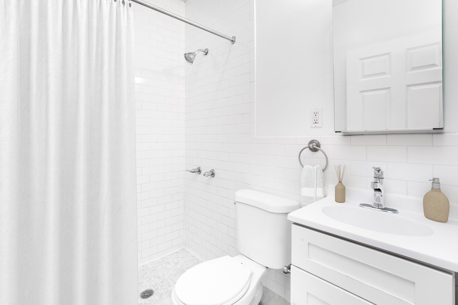 223 Bainbridge Street, Apt 2L
