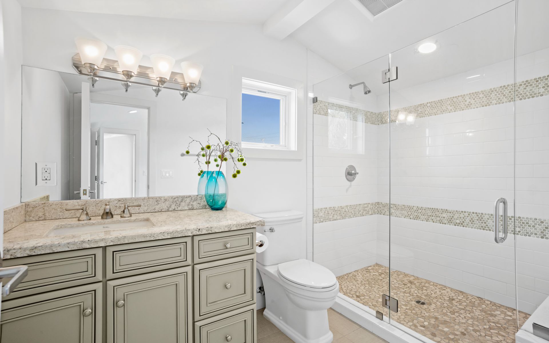 422 Heliotrope Avenue Unit: B