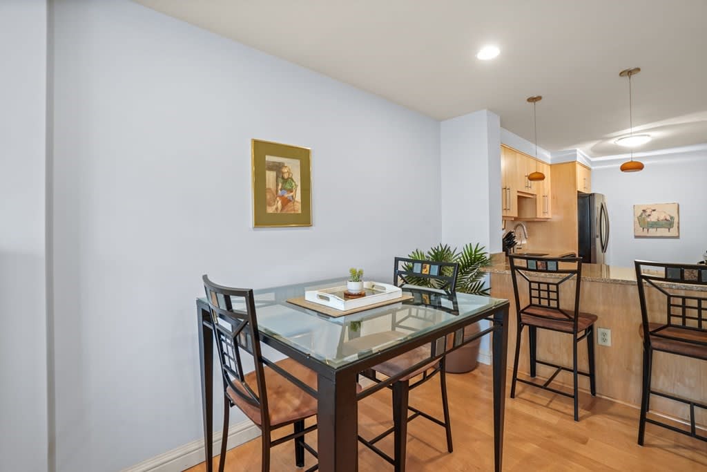 185 Massachusetts Ave, #702