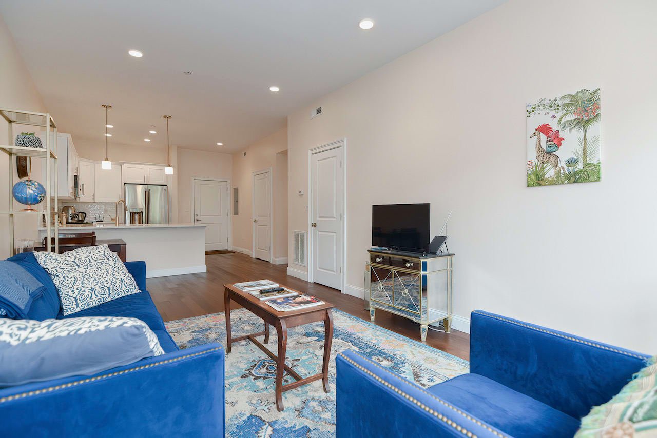 South Boston - Sunny 1 bed 1 bath w. Garage Parking & Central AC! July 15 or August 1!