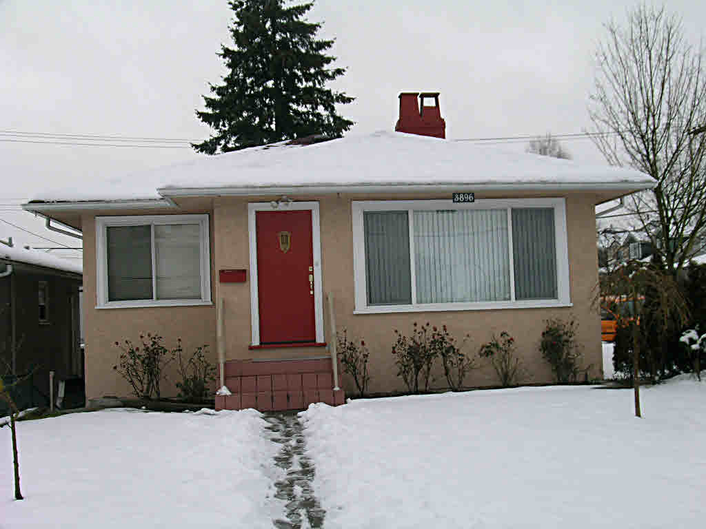3896 Slocan St