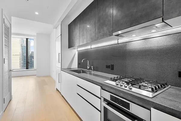11 Hoyt Street Unit: 16F