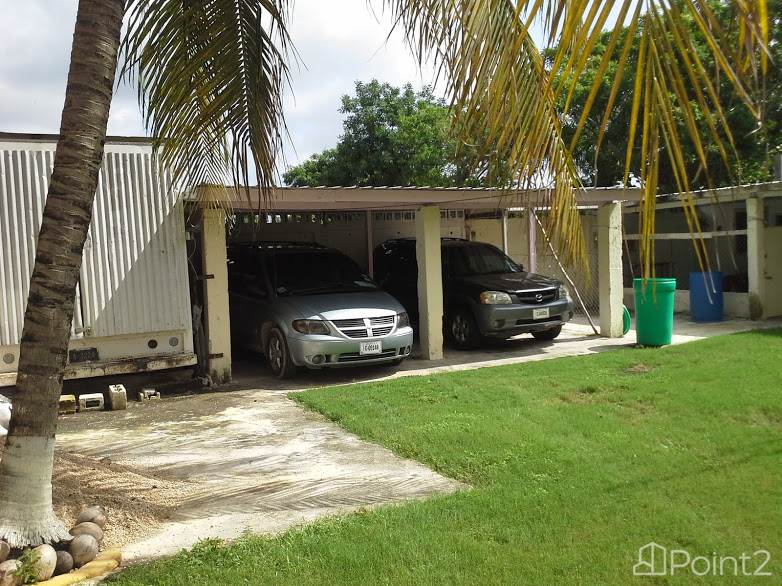 Corozal Gem - 2300 sq ft, 2 story, 4 bed, 4 bath single-family home 