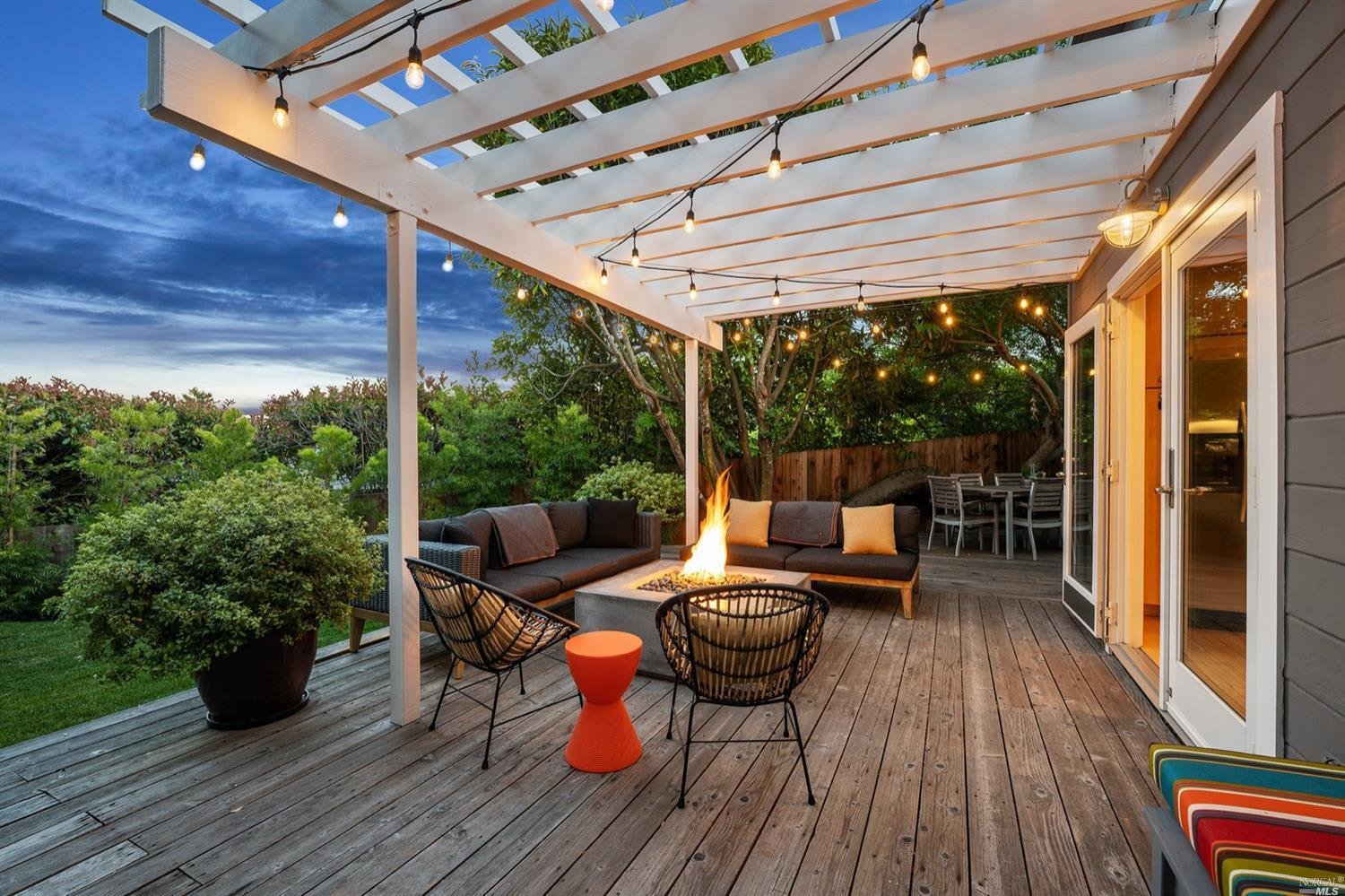 2 Cedarwood Ln