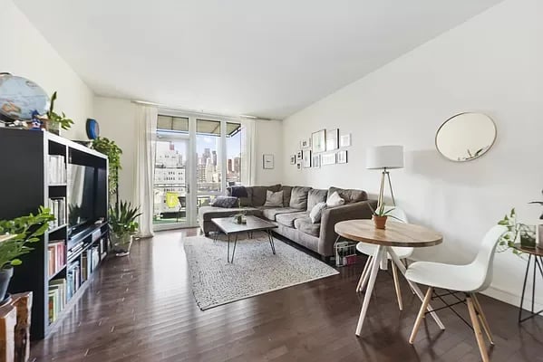 225 East 34th Street Unit: 15D