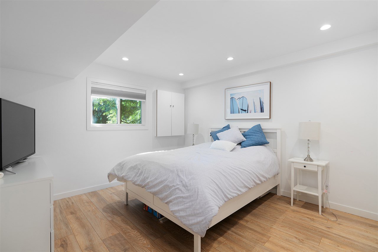 6922 Marine Drive, West Vancouver