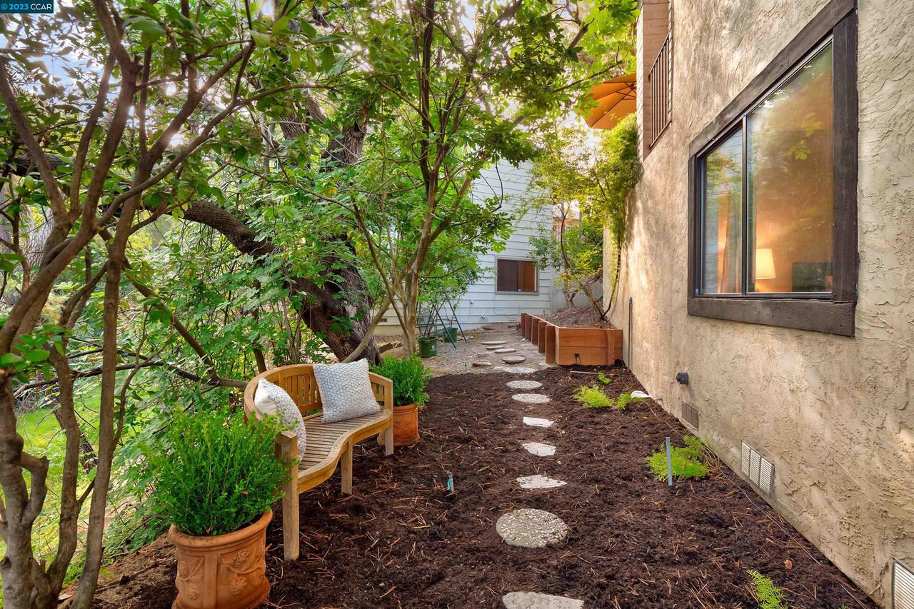 27 Saint Julie Court