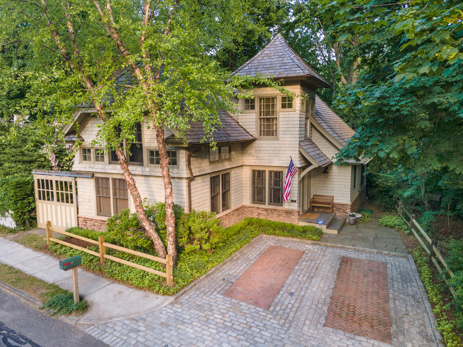 Picture Perfect Sag Harbor Village Cottage with Serene Water Views