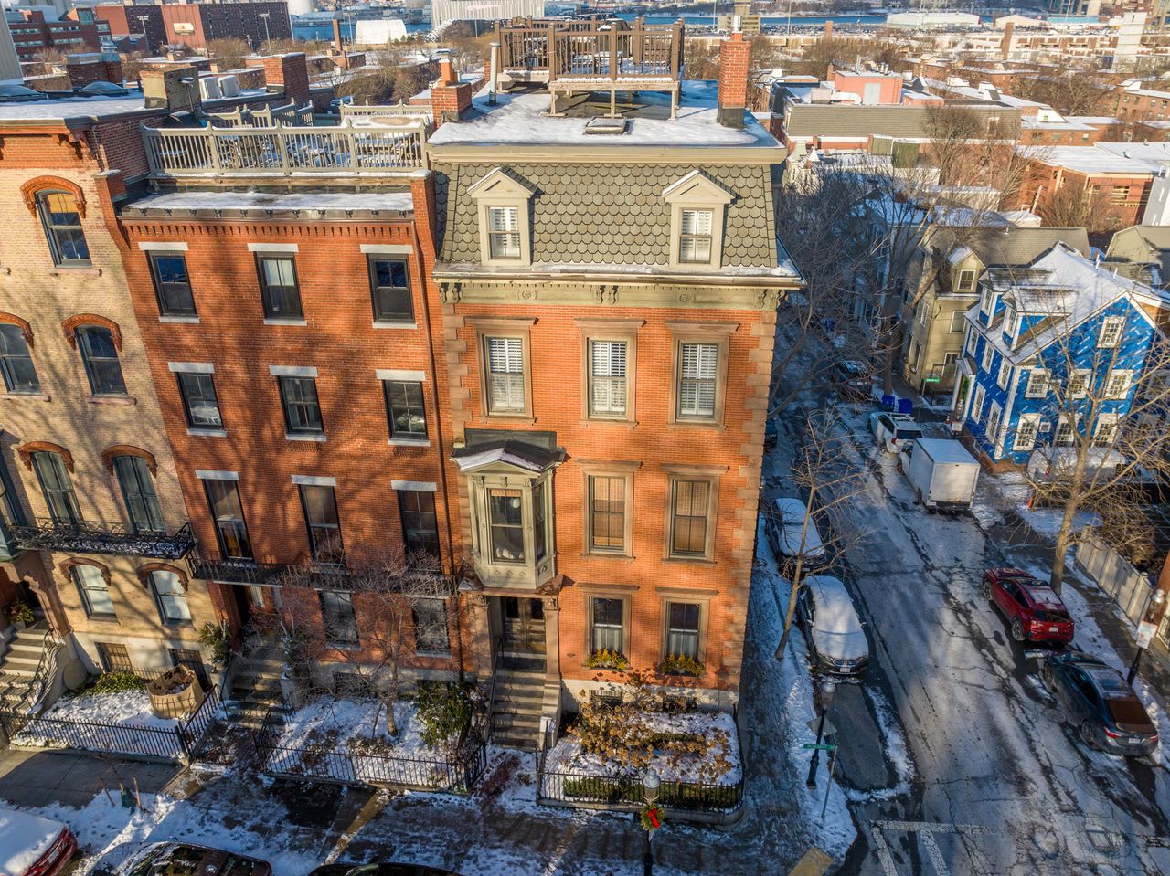 15 Monument Sq #1